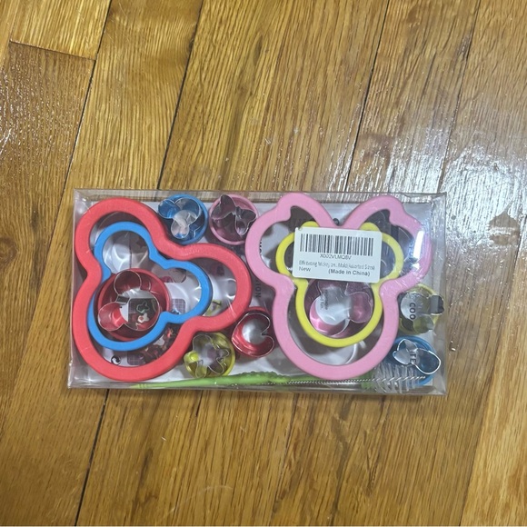 Mickey Mouse Baking Set! - Picture 3 of 4